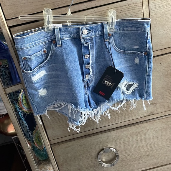 Levi’s 501 distressed denim shorts, size 32, new - Picture 3 of 9
